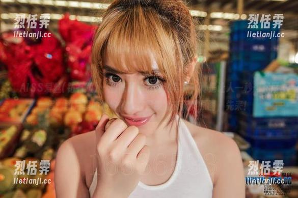 AISS爱丝(钻石版) - 看陈雅漫的海边写真，真是让人一秒想起度假，图片里的她好像也在召唤我去玩！原图，先来！
