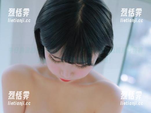 牛仔裤里的Addielyn(에디린)：你敢相信我能把每条裤子穿出个性？快来看这些作品！