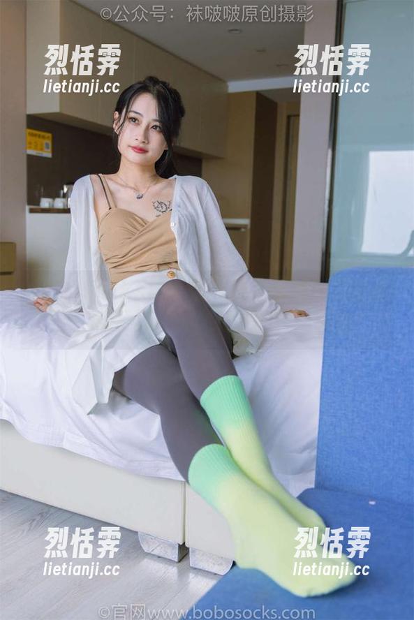 BoBoSocks袜啵啵-稚予 BoBoSocks袜啵啵 - 快来瞧瞧!无圣光里,稚予那两双大腿袜的神秘图包!