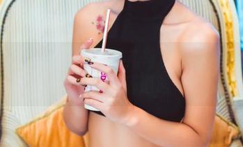 GIRLT果团网 – 松果儿写真集：短裤和夏日的一场邂逅