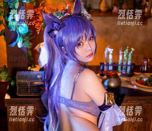 Hachi小芭 Hachi小芭的作品集里,夜兰的形象彻底撩动了我的心,原图的魅力一览无遗。
