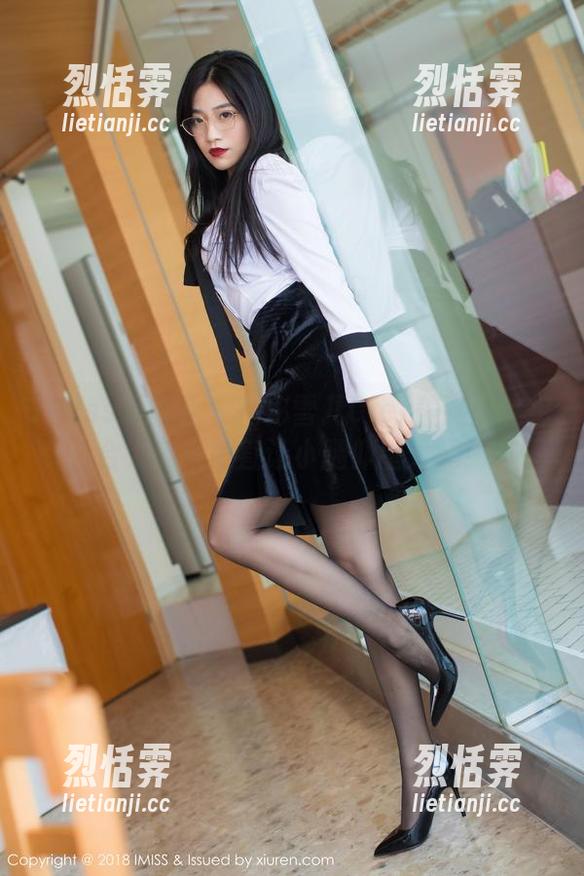 IMiss爱蜜社-雪儿Cier IMiss爱蜜社 - 揭秘雪儿Cier美腿:这组合太美,简直让小腿仰望大腿!