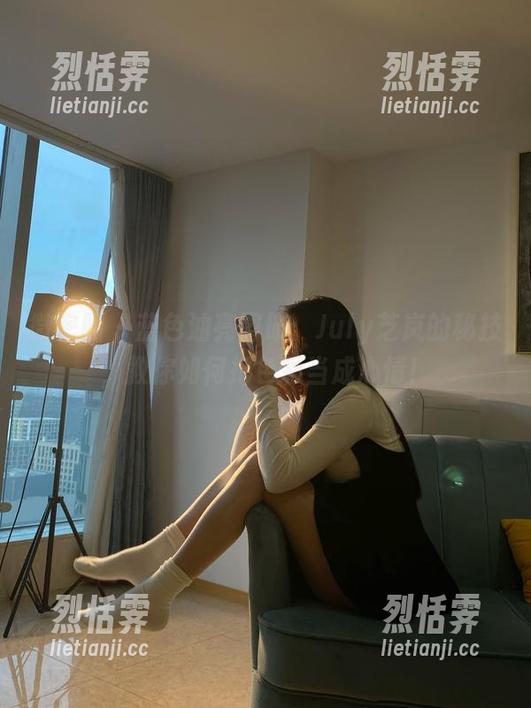 July芝岚 微密圈 - 蓝色油亮图册:July芝岚的秘技,教你如何把色彩当成心情!