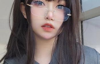 在K酱的眼中，主人的女仆是如此不一样，图片里的感觉太奇妙了！