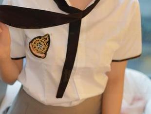MFStar模范学院 – 校服里的加朵babe：她用图片告诉你，穿上校服也能‘上天入地’！