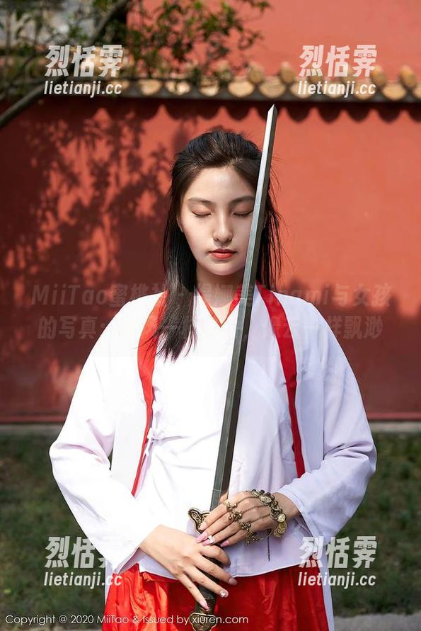 MiiTao蜜桃社 - 缇娜美Tinami与女孩的写真：像风一样自由，像云一样飘渺