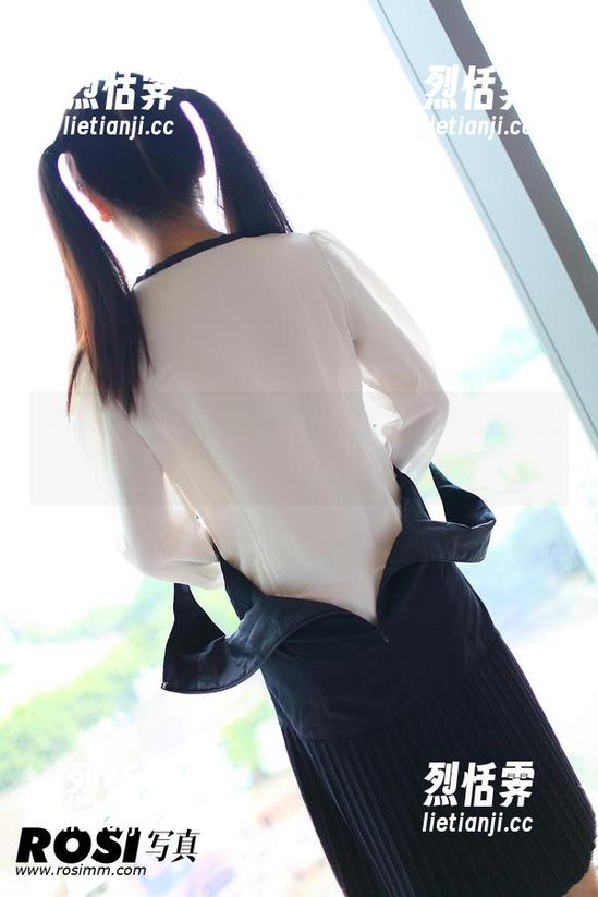 ROSI ROSI修女的私房美图,光辉与阴影的舞蹈