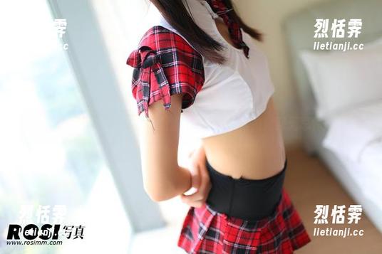 ROSI ROSI泳衣:无圣光,图片里的夏天是如此肆无忌惮!