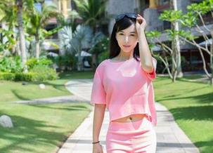 TuiGirl推女郎 – 高清带感！何奕恋的圣诞作品集，谱写一曲欢快的“爱在冬季”！