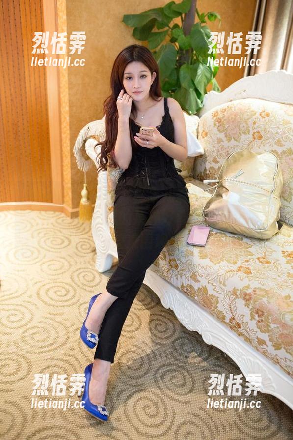 TuiGirl推女郎 - 松果儿最新图集上线了，肉丝和你心里的某种好奇碰撞出火花，快来围观！