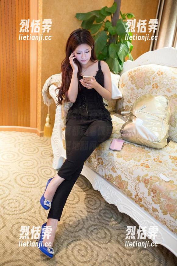 TuiGirl推女郎-王根星熙 TuiGirl推女郎 - 窥探王根星熙的豹纹写真集:每个角度都藏着惊喜,准备好小心翼翼地翻阅了吗?