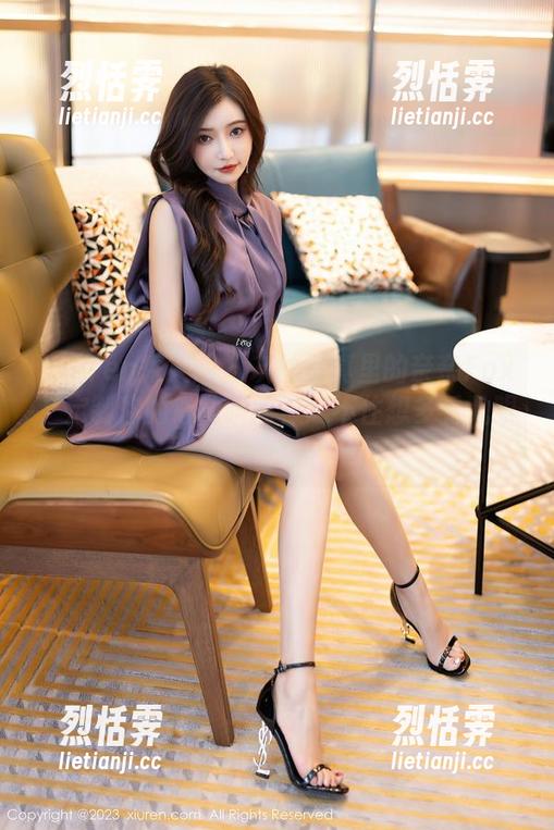 Xiuren秀人网-奈奈Fox Xiuren秀人网 - 灰丝写真里的奈奈Fox,定制你的心动瞬间,忍不住想多看几眼!