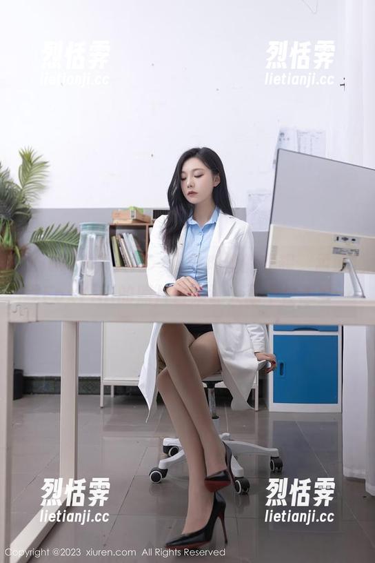 Xiuren秀人网-孟狐狸FoxYini Xiuren秀人网 - 致敬肉丝的光辉,孟狐狸FoxYini的照片合集让人忍不住想要…