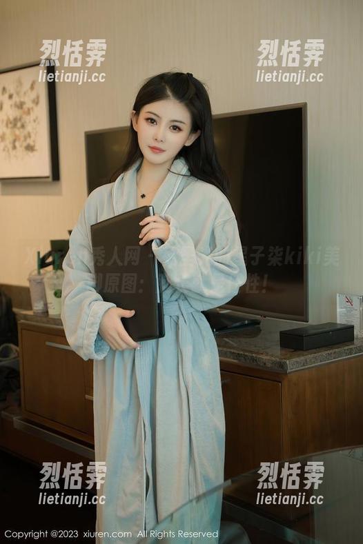Xiuren秀人网 - 无圣光的星子柒kiki美脚原图：腿长就是任性！