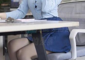 Xiuren秀人网 – 李丽莎的礼服写真让我陷入沉思：‘到底谁能穿得漂漂亮亮的，真的羡慕’
