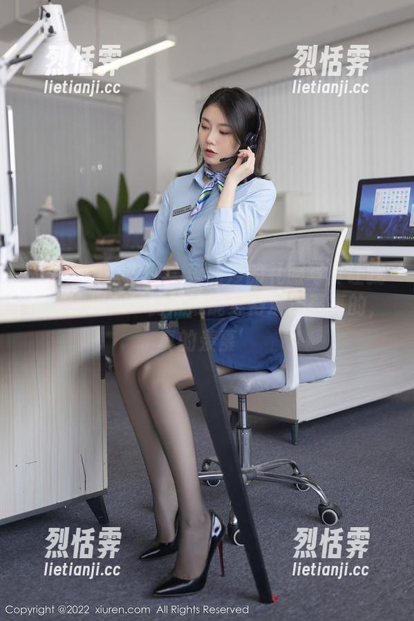 Xiuren秀人网 - 李丽莎的礼服写真让我陷入沉思：‘到底谁能穿得漂漂亮亮的，真的羡慕’
