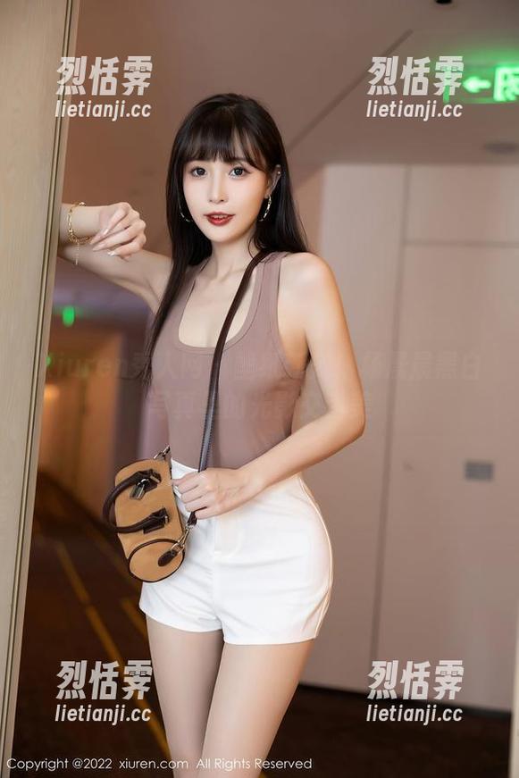 Xiuren秀人网 - 壁纸新宠！杨晨晨黑白写真里的光影交错美