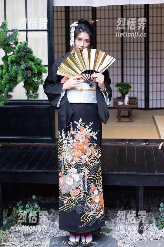 Xiuren秀人网 - 艳丽和服、三亚海岸，糯美子mini的私房原图，想象一下，嗯…好像有点意思！
