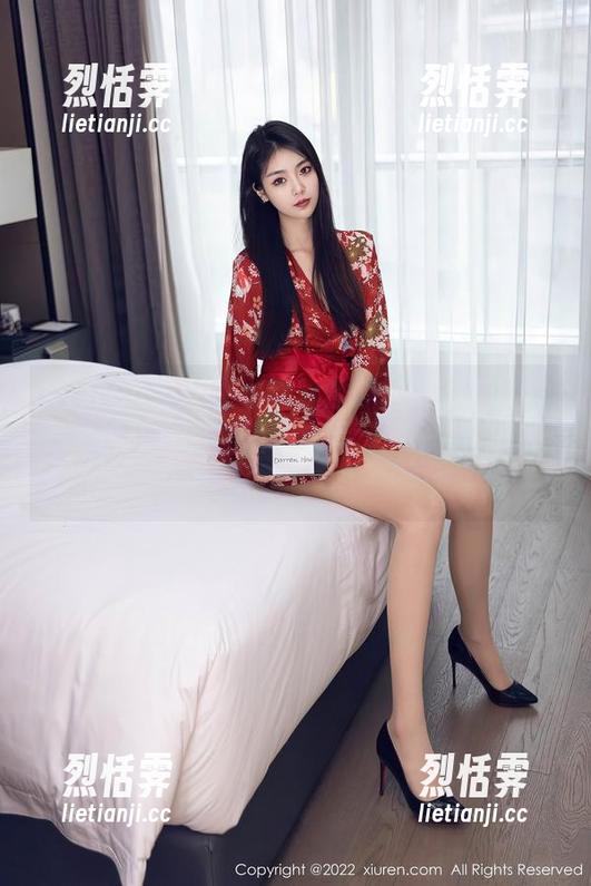 Xiuren秀人网-软软酱 Xiuren秀人网 - 软软酱职业装的套图真是太挑战我的审美了,精选每一张都想收藏!