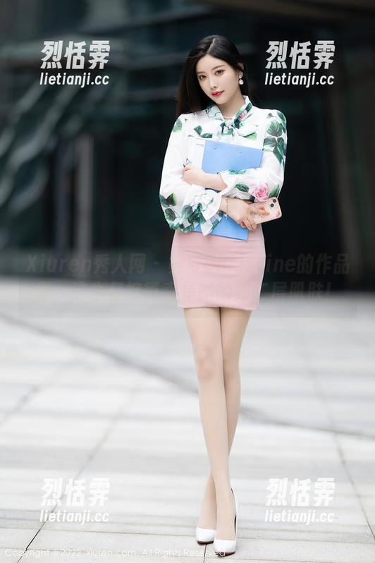 Xiuren秀人网-黄可Christine Xiuren秀人网 - 黄可Christine的作品里,这牛仔裤简直是她的第二层肌肤!