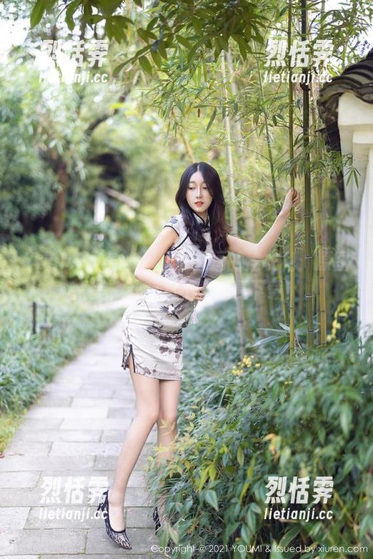 YouMi尤蜜荟-是小逗逗 YouMi尤蜜荟 - 是小逗逗的连衣裙:原图太美,让我忍不住反复下载!