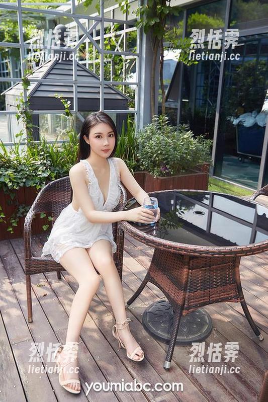 YouMi尤蜜荟 - 黄金宝儿与妹妹的白日梦：私拍美图让人忍俊不禁！
