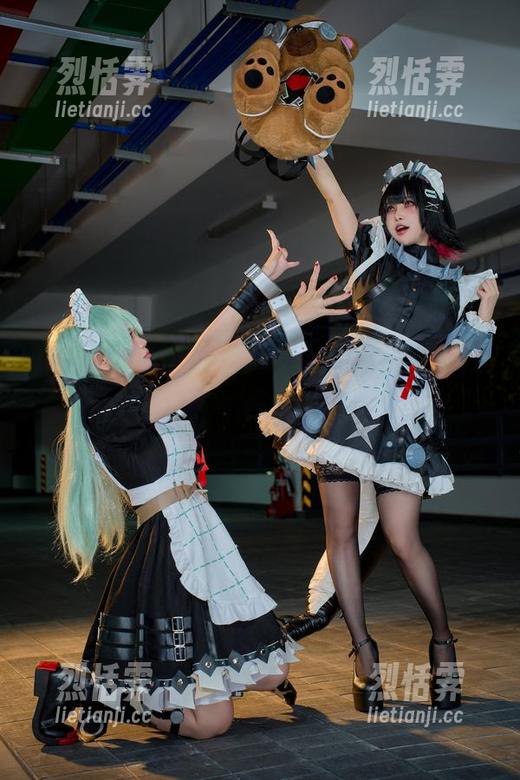 看，ZinieQ的黑魔导女孩来了！最近的写真更新——有点让人心跳加速呀