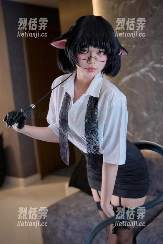 ZinieQ 沦陷在ZinieQ的短裤写真中:在线,不怕被围观的微妙时刻!