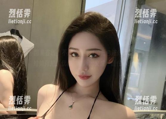 不爱笑的赛琳 微密圈 - 图集在线!不爱笑的赛琳的蓝色连体比基尼,看看她如何把‘优雅’重新定义成‘随性’!
