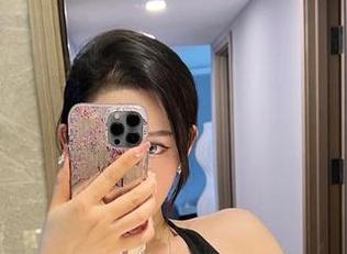 微密圈 – 5.17嘉宾，不爱笑的赛琳在线，美图叫人心动，真是个不得不看的话题。