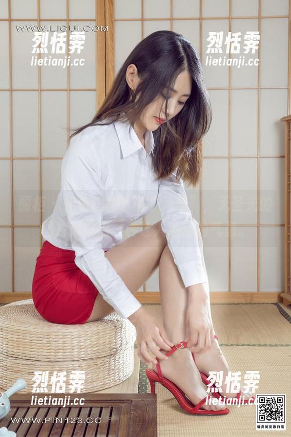 丽柜-佳怡 丽柜 - 佳怡短裙下的“隐秘”,无圣光的图片透露出一种让人心动的气息。
