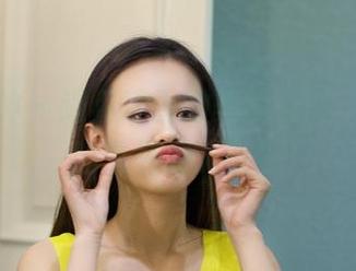 克拉女神 – 遇见凌雪的美腿套图，你的眼睛会怀疑人生！