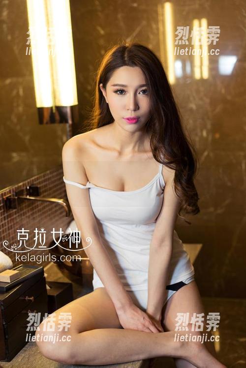克拉女神 - 小芹修女的写真：在禁忌和诱惑之间的完美悖论！