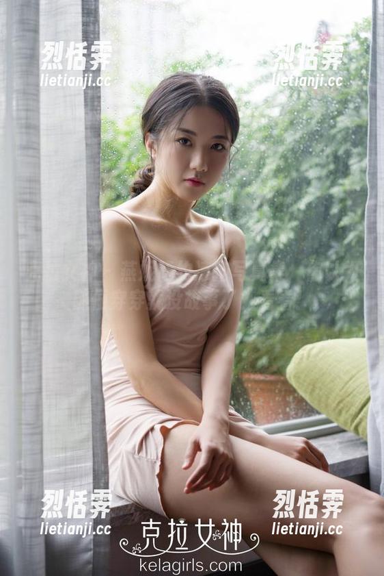 克拉女神 - 燕妮简约凉拖写真集：你以为随便穿穿就没故事了？看看！