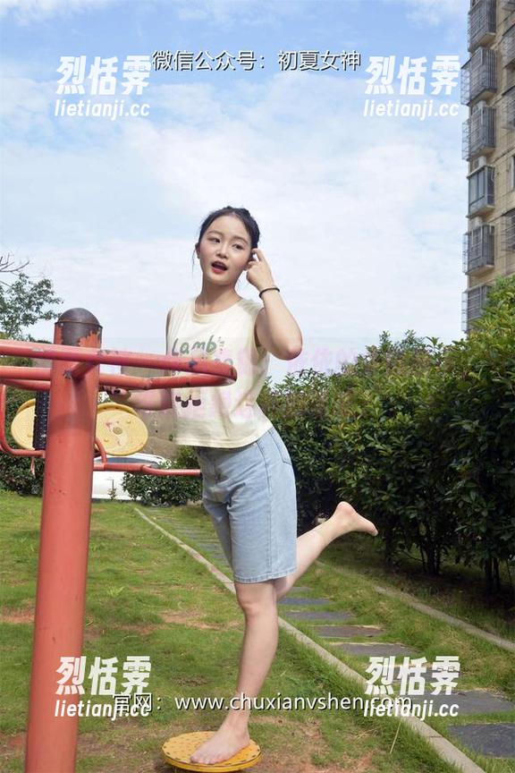 初夏女神-依依 初夏女神 - 作品集锦:依依的华丽展示,谁能拒绝这样的诱惑?
