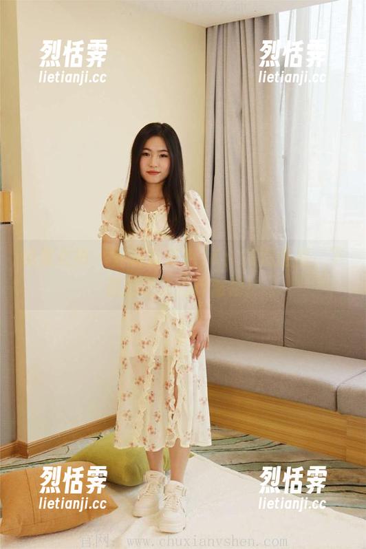 初夏女神 - 安妮草莓色JK：高清画质，下载后让人心痒难耐！