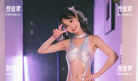 白衬衫里的千反田鹿子，感觉有种魔力，cos图册简直太魅惑了吧！