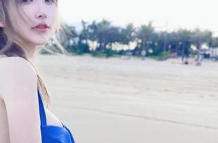 啾小妍Deer最新写真：短裤的每一折叠都讲述着隐秘的故事，呃…