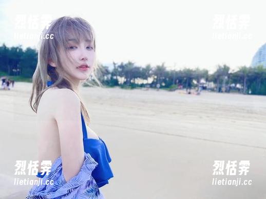 啾小妍Deer最新写真：短裤的每一折叠都讲述着隐秘的故事，呃...