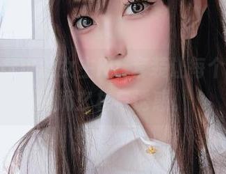 私拍合集中的女主K，套装让每个角度都充满玄机与诱惑。