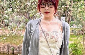 宝儿mysterial的私密空间：当民宿变成了她的画布