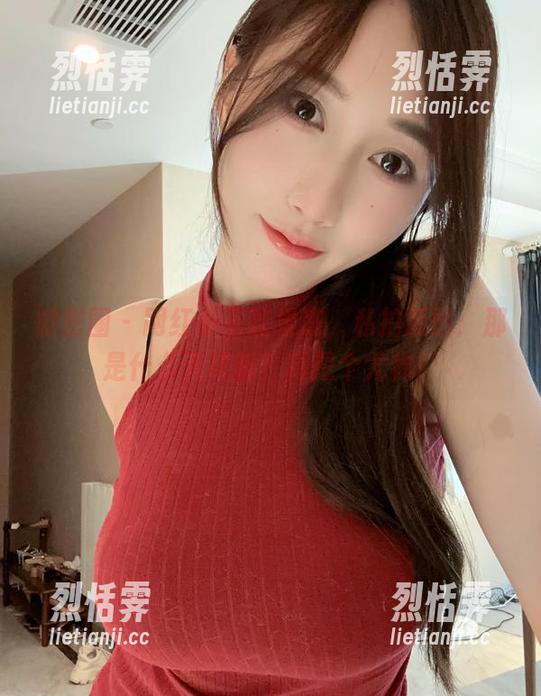 小玉吃果冻 微密圈 - 网红小玉吃果冻,私拍原图:那是什么天花板?真是个尤物!