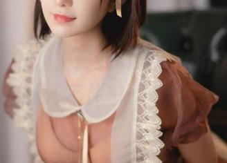 牛仔裤神秘小鹿鹿shika：私拍作品，让人忍不住想要靠近。