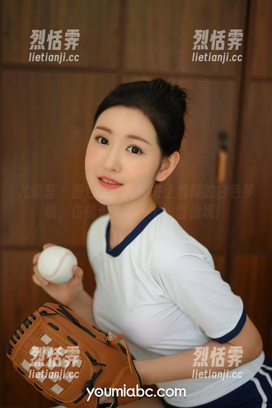 尤蜜荟 - 图包大揭秘：井上雪樱的白色梦境，仿佛走入了一个冰雪仙境！