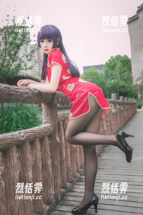 巧克力小圆面包 你准备好被“巧克力小圆面包”的圣诞图册迷住了吗?免费获取,就是这么简单!