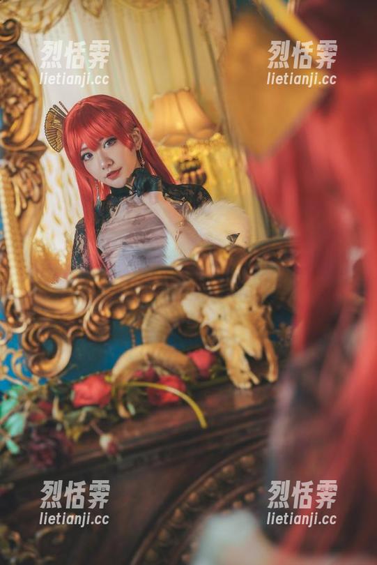 希希_啾与她的网袜cos：这真是原图的奇幻旅程