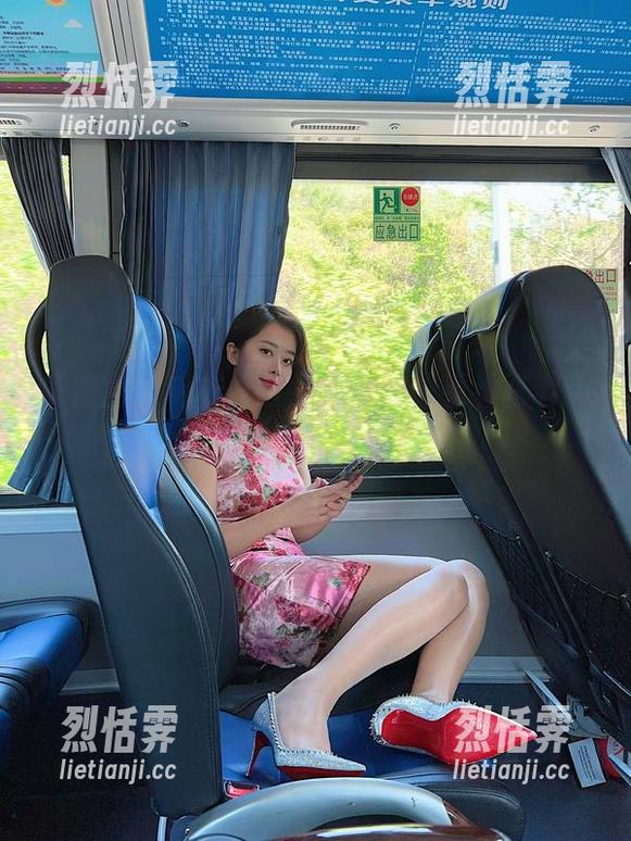 张老师 微密圈 - 毛衣也会招人爱的,看看张老师的高清写真集!
