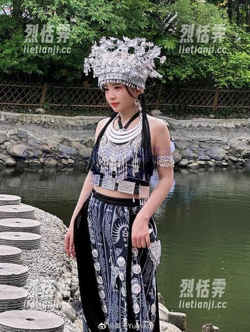 御子Yumiko 御子Yumiko亲手设计的口罩:下载吧,爽快又时尚!