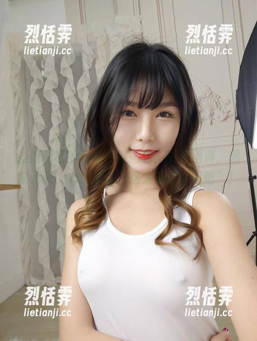 抖娘利世的写真女友图包：暗示满满，想象无限，心中默念“这太有意思了吧”！