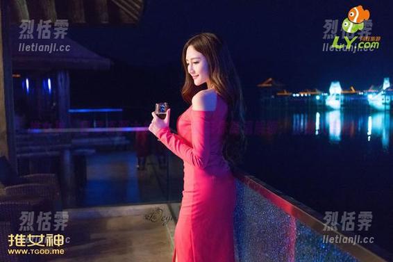 推女神 - 日常资源大放送，佟蔓带你高清解锁：开放式穿搭！